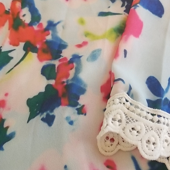 Lace edged floral kimono - Picture 3 of 6